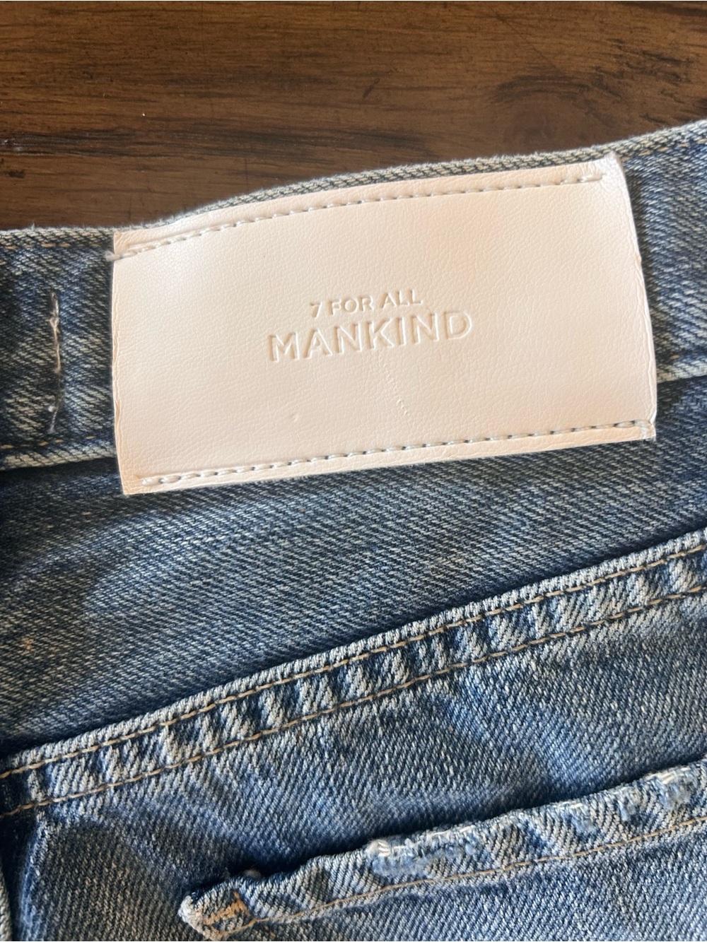7 For All Mankind Easy Ruby Cut Off Short - Picture 4 of 11